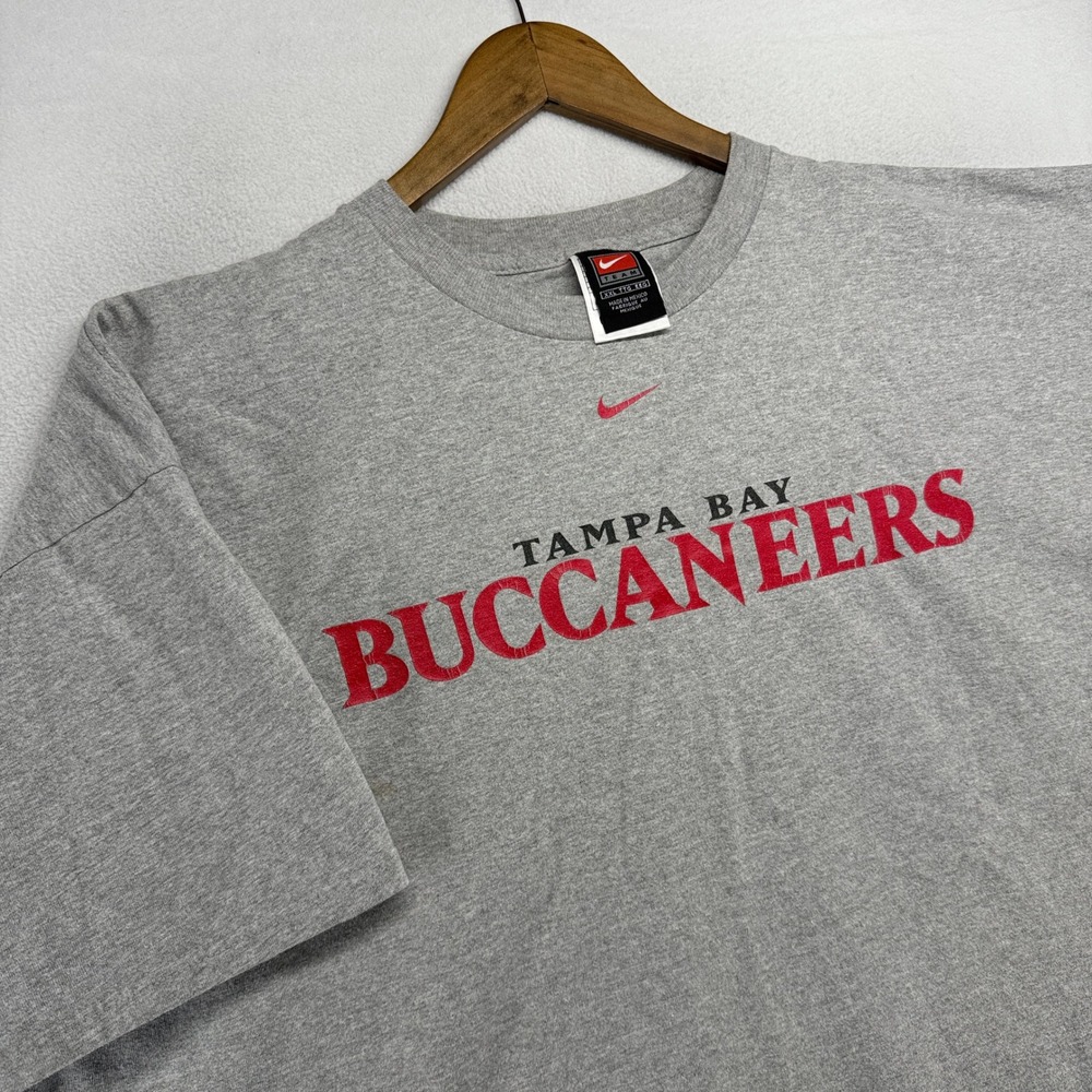 Vintage Tampa Bay Buccaneers Shirt men's 2XL Nike Center Swoosh Spellout y2k 90s